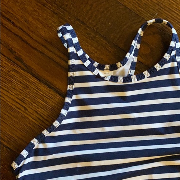 New balance for j. Crew athletic top. - Picture 3 of 4